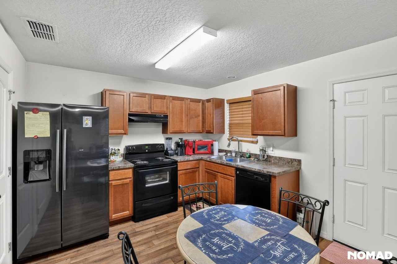 926 Se Waco Blvd - Photo 3 of 32