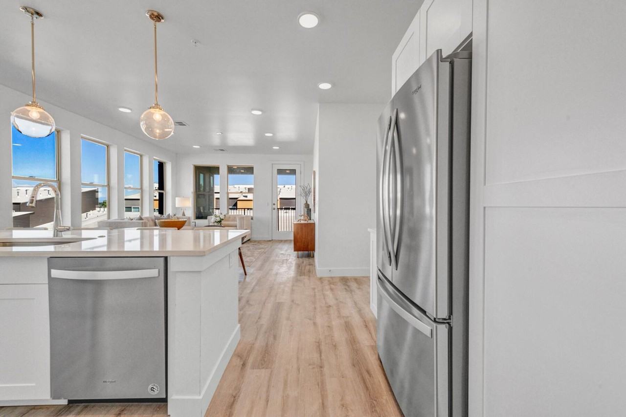 Encore at Aria — Live Where Adventure Begins - Photo 2 of 18