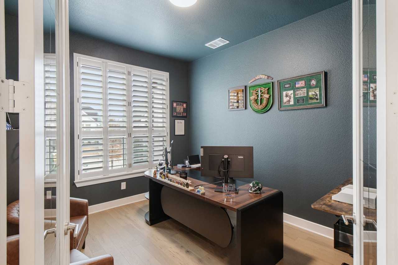 2220 Laurel Ridge Rd - Photo 3 of 33