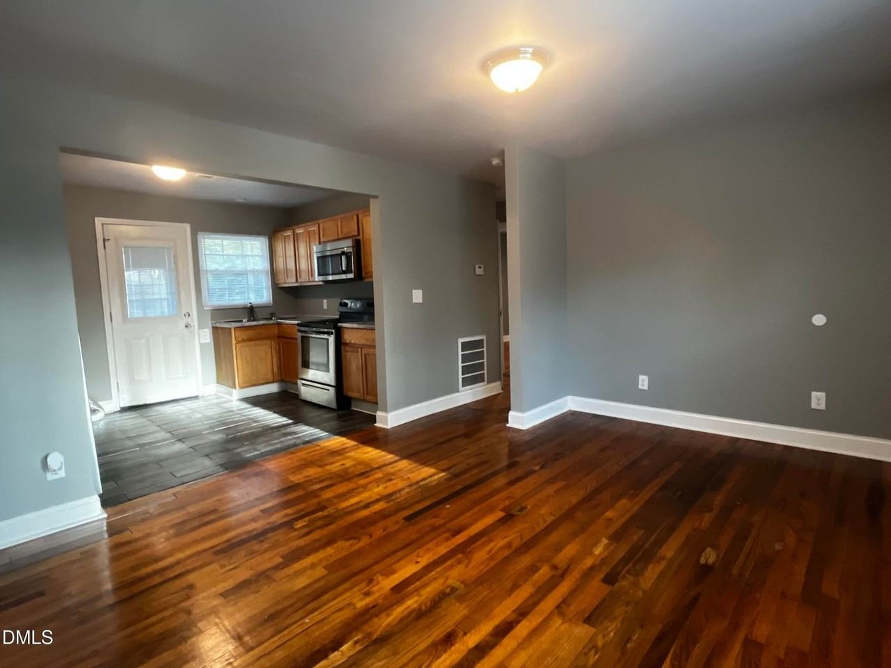 807 Chatham St - Photo 4 of 10