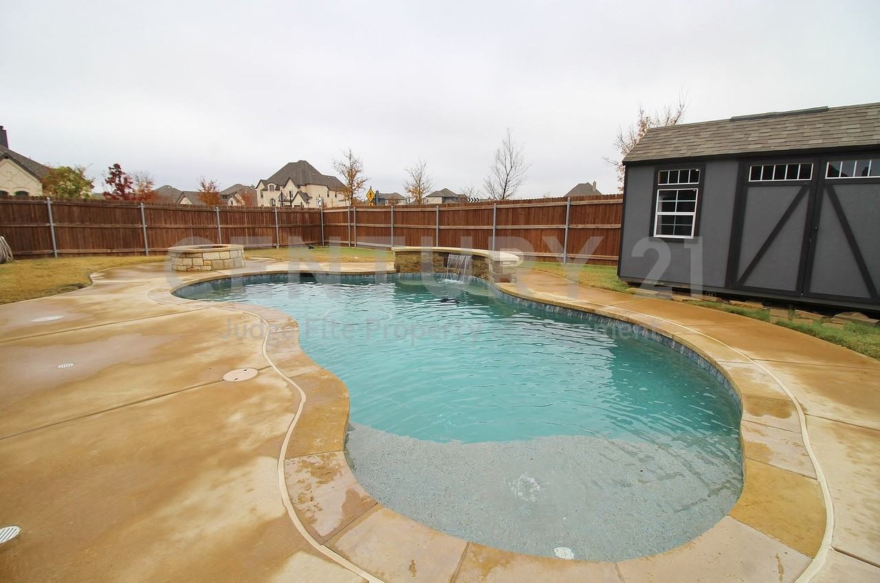 412 Abbott - Photo 2 of 14