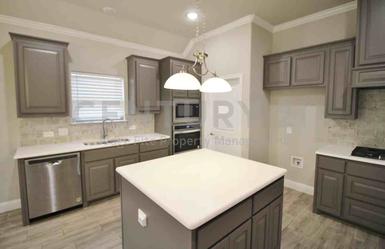 412 Abbott - Photo 5 of 14