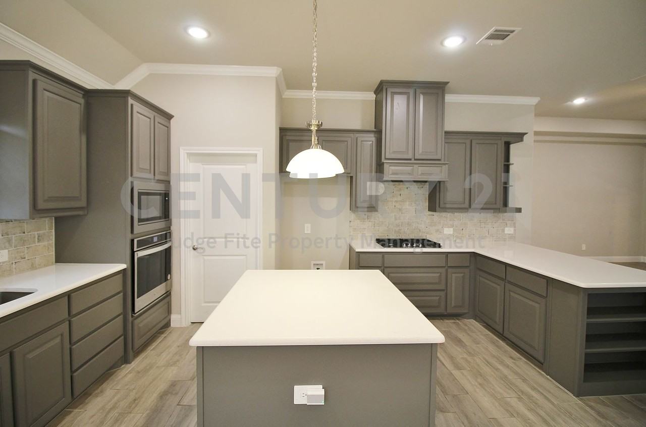 412 Abbott - Photo 6 of 14