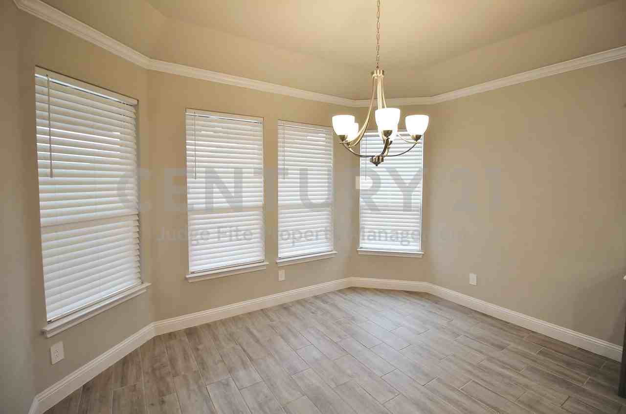 412 Abbott - Photo 7 of 14