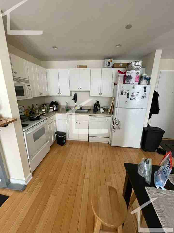 41 Bay State Rd - Photo 4 of 7