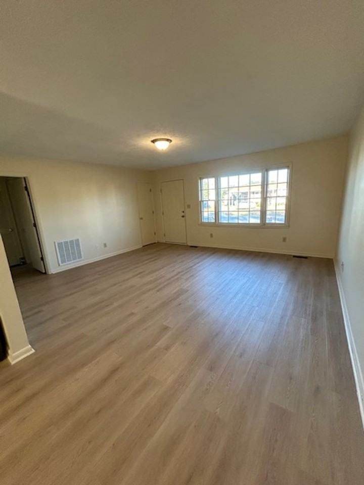 3601B Hillcrest Dr - Photo 2 of 8