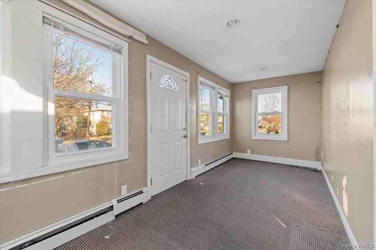 8 Garfield Ave Apt 2 #2 - Photo 3 of 14