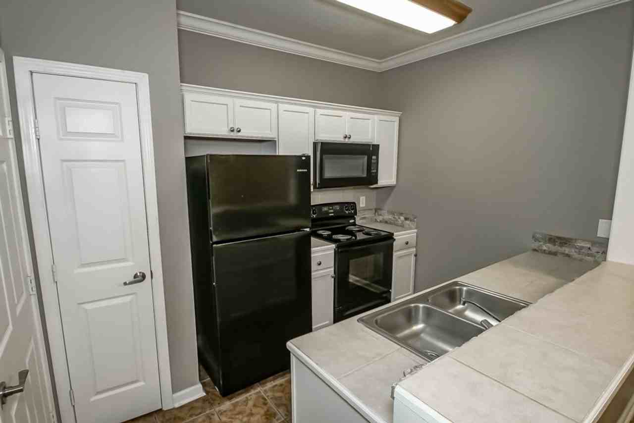 155 Aspen Sq - Photo 7 of 22