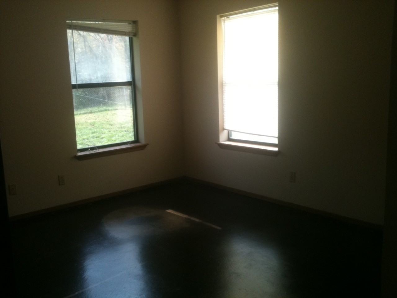 958-960 North Lancelot Avenue - Photo 4 of 19