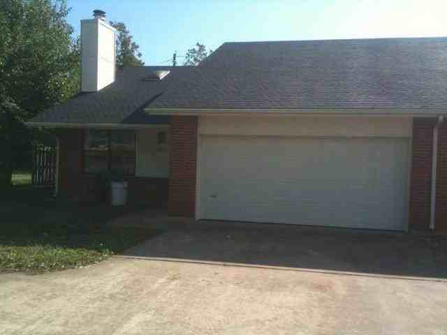 958-960 North Lancelot Avenue - Photo 6 of 19