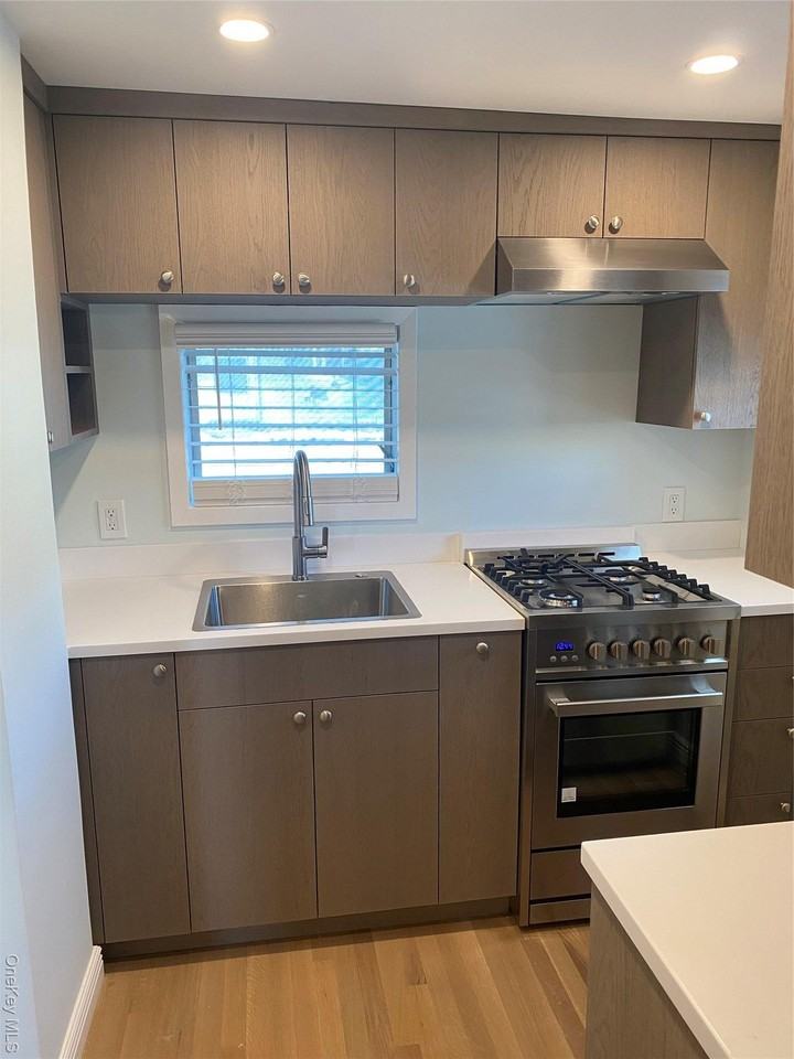 75 W Washington Ave - Photo 4 of 9