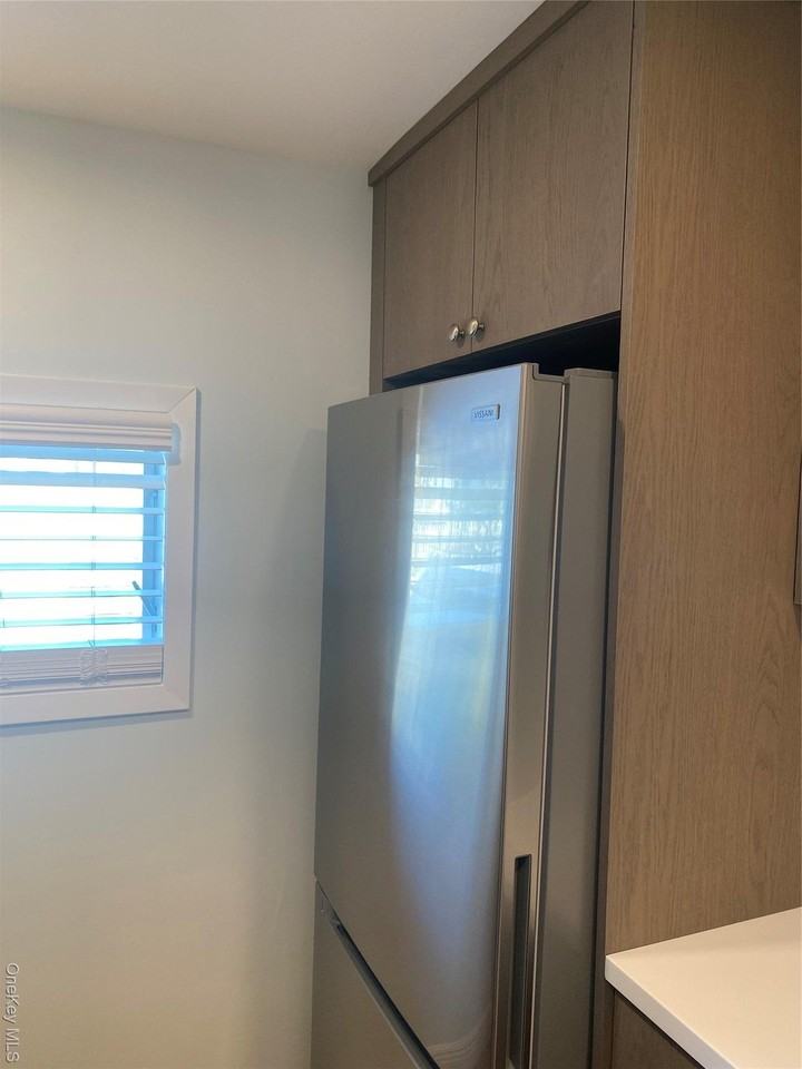 75 W Washington Ave - Photo 6 of 9