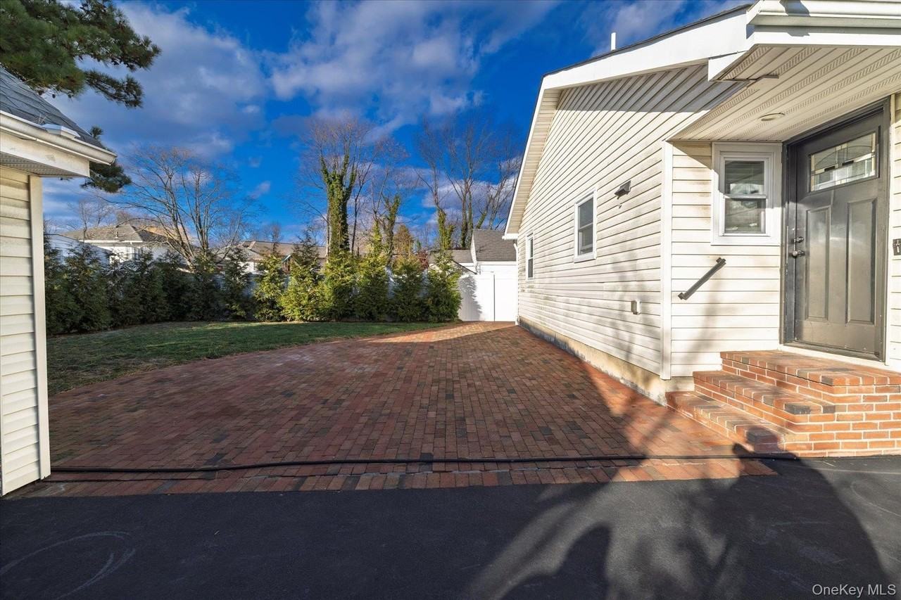 2280 Brookside Ave - Photo 5 of 22