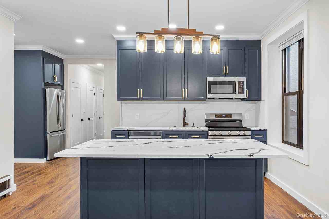 269 Montgomery St - Photo 3 of 20