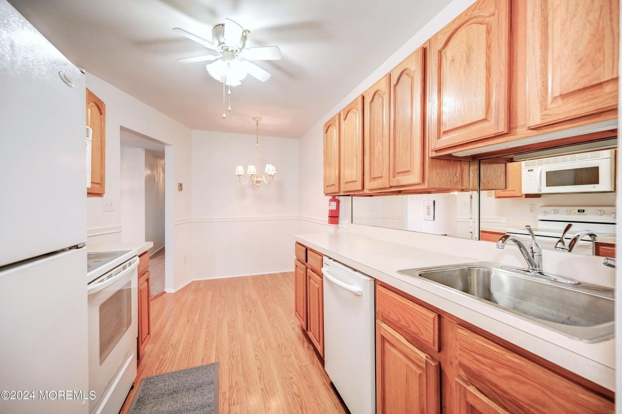 59 Amberly Dr Unit F #F - Photo 2 of 21