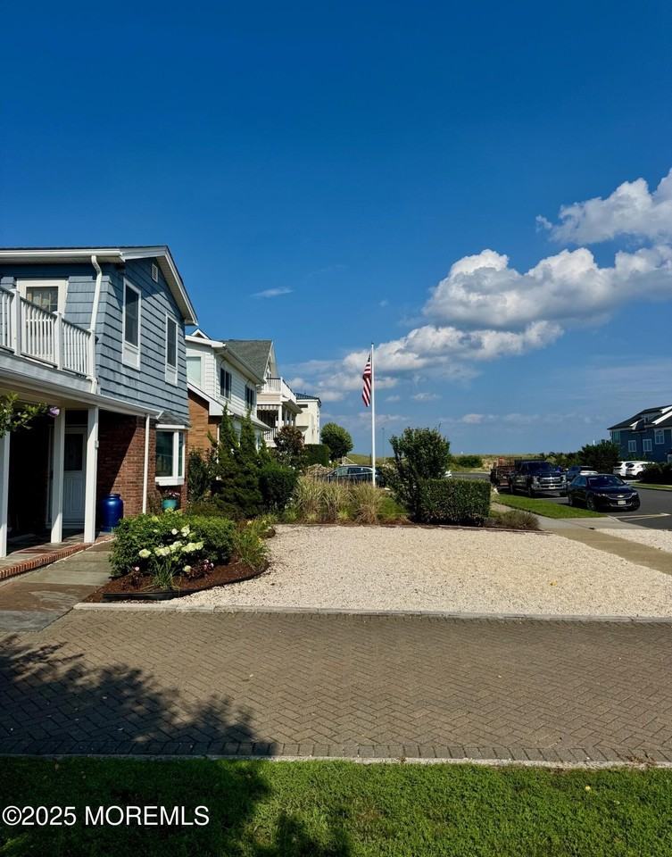 12 York Ave - Photo 3 of 15