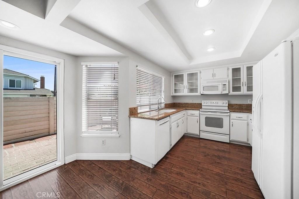 73 Summerstone - Photo 3 of 26