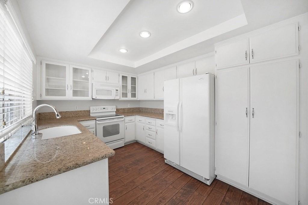 73 Summerstone - Photo 4 of 26