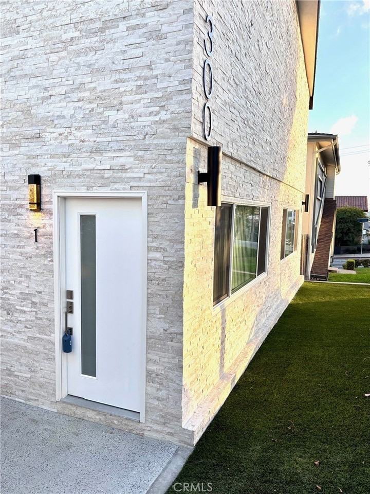 300 Maryland St #1 - Photo 3 of 24