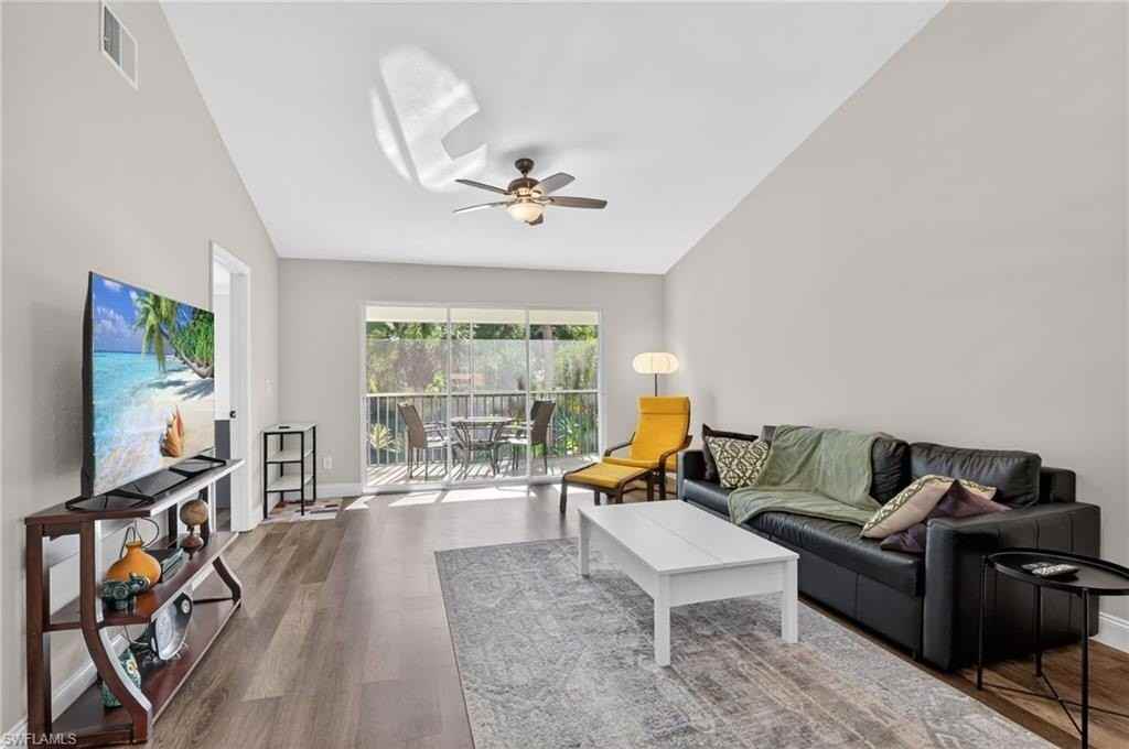 209 Robin Hood Cir #201 - Photo 3 of 29