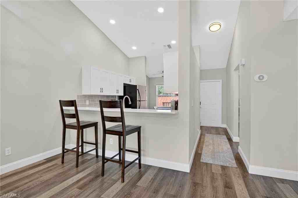 209 Robin Hood Cir #201 - Photo 6 of 29