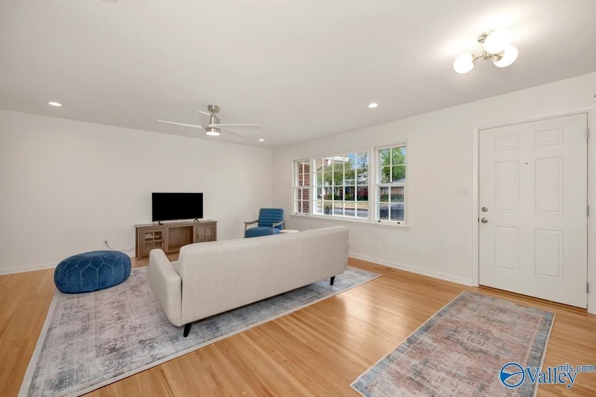 1610 Chapman Ave Ne - Photo 7 of 28