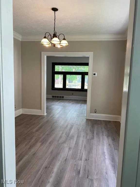 2215 Chesterland Ave - Photo 3 of 9