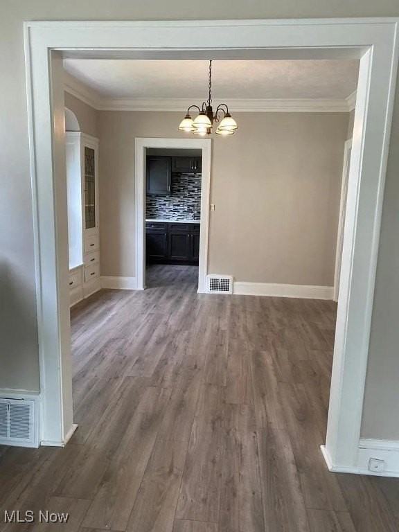 2215 Chesterland Ave - Photo 4 of 9