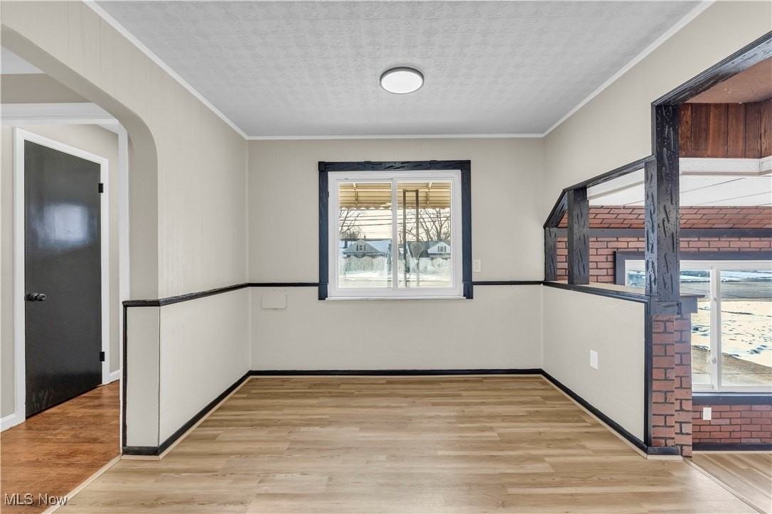 27681 Lake Shore Blvd - Photo 7 of 32