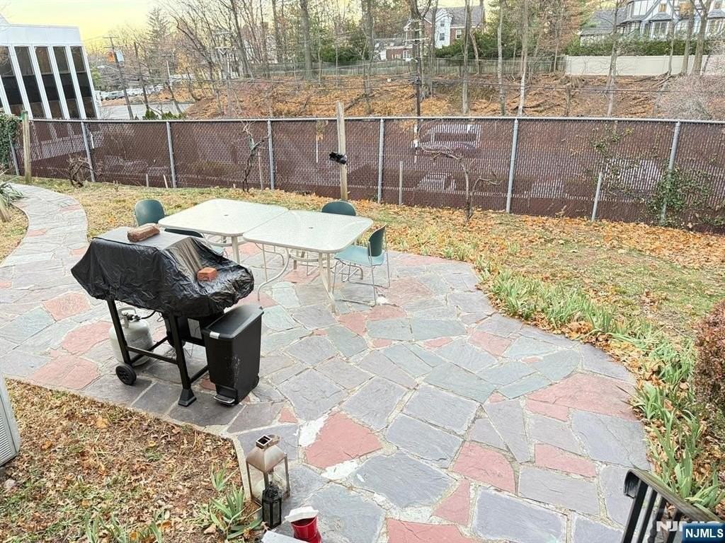 272 Frances St - Photo 2 of 16