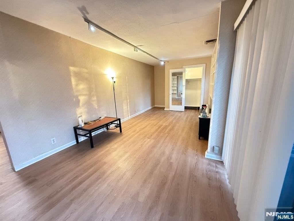 272 Frances St - Photo 3 of 16