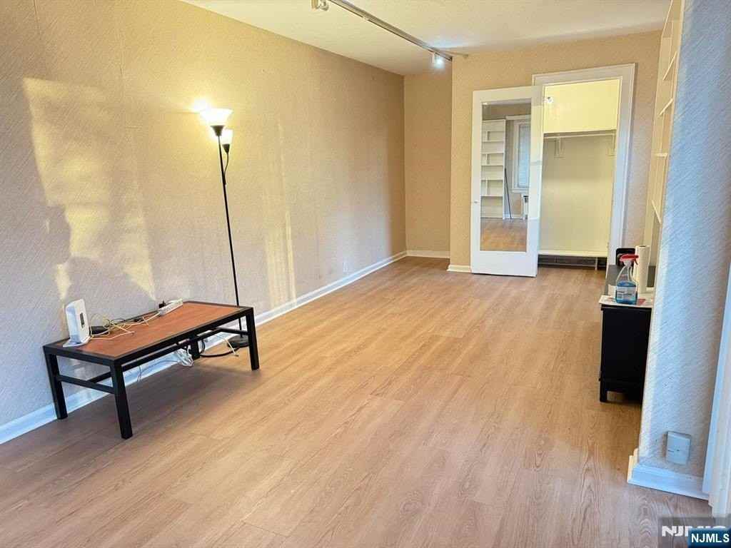 272 Frances St - Photo 4 of 16