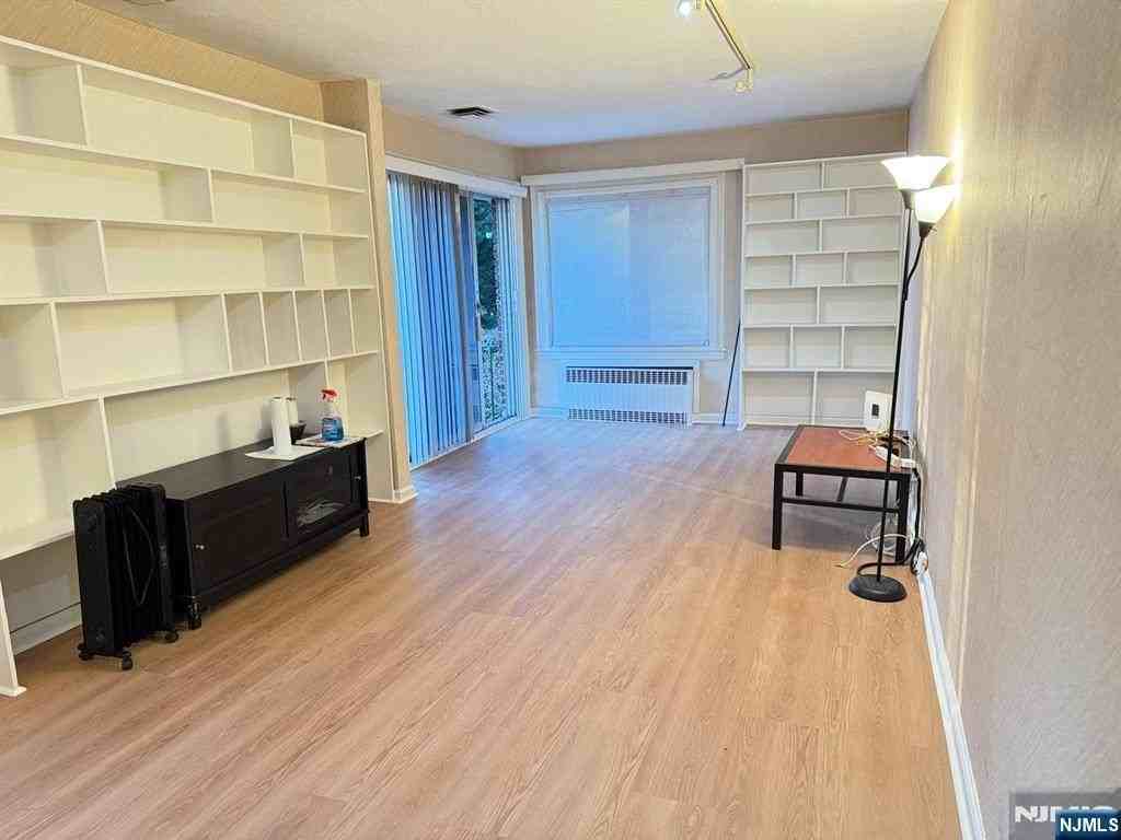 272 Frances St - Photo 7 of 16