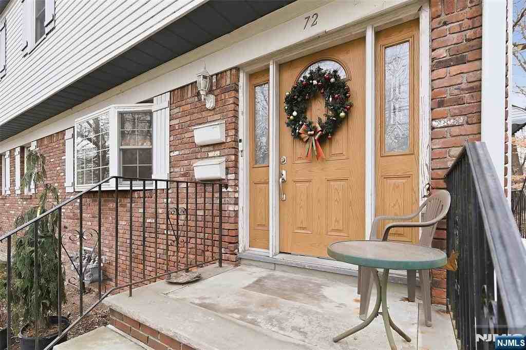 72 Prospect St - Photo 3 of 21