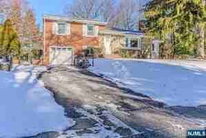 featured image of 31 Perrin Dr