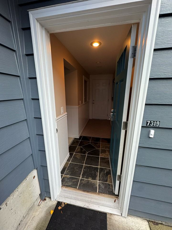 7319 17th Ave Ne - Photo 2 of 14