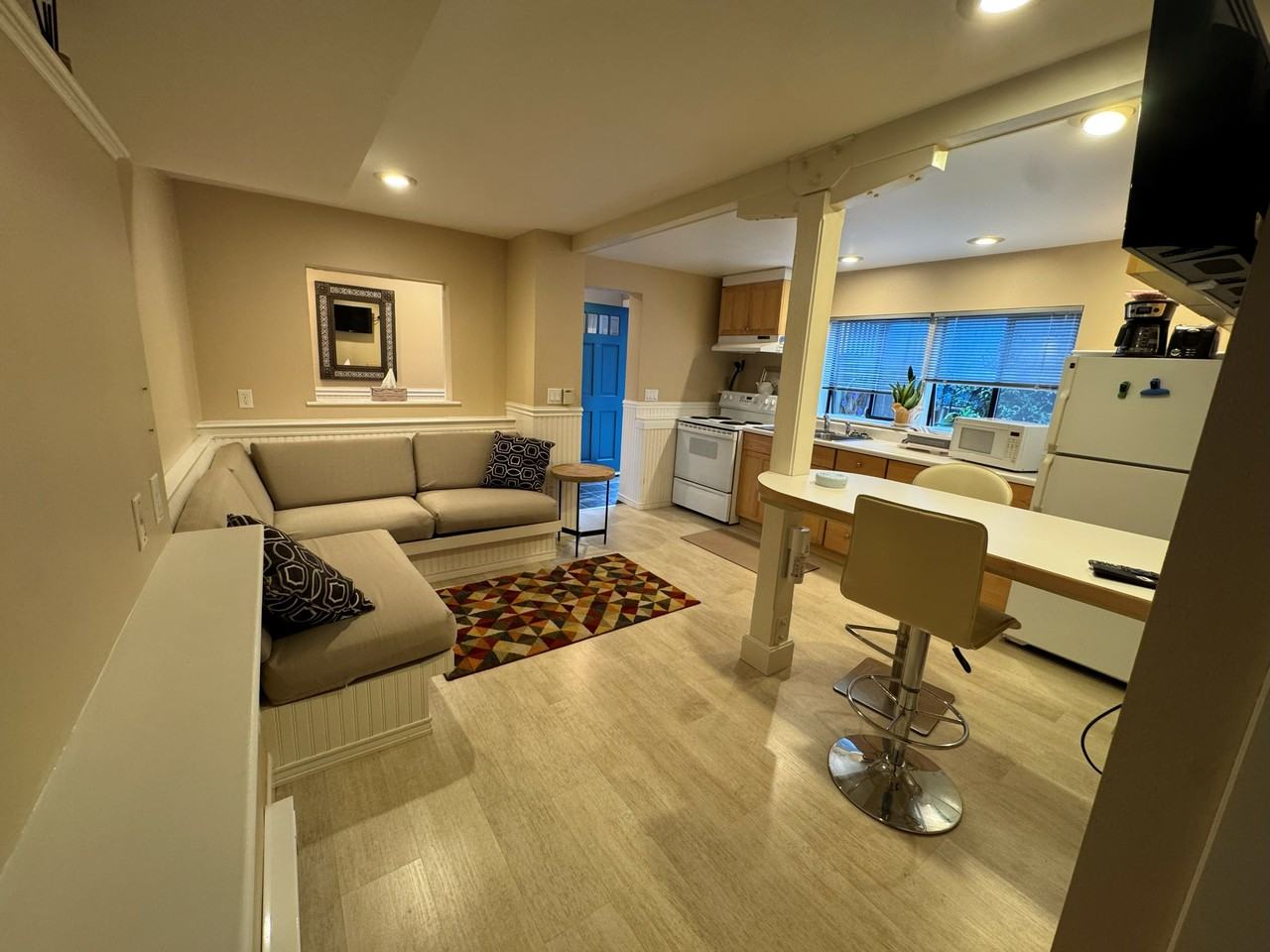 7319 17th Ave Ne - Photo 7 of 14