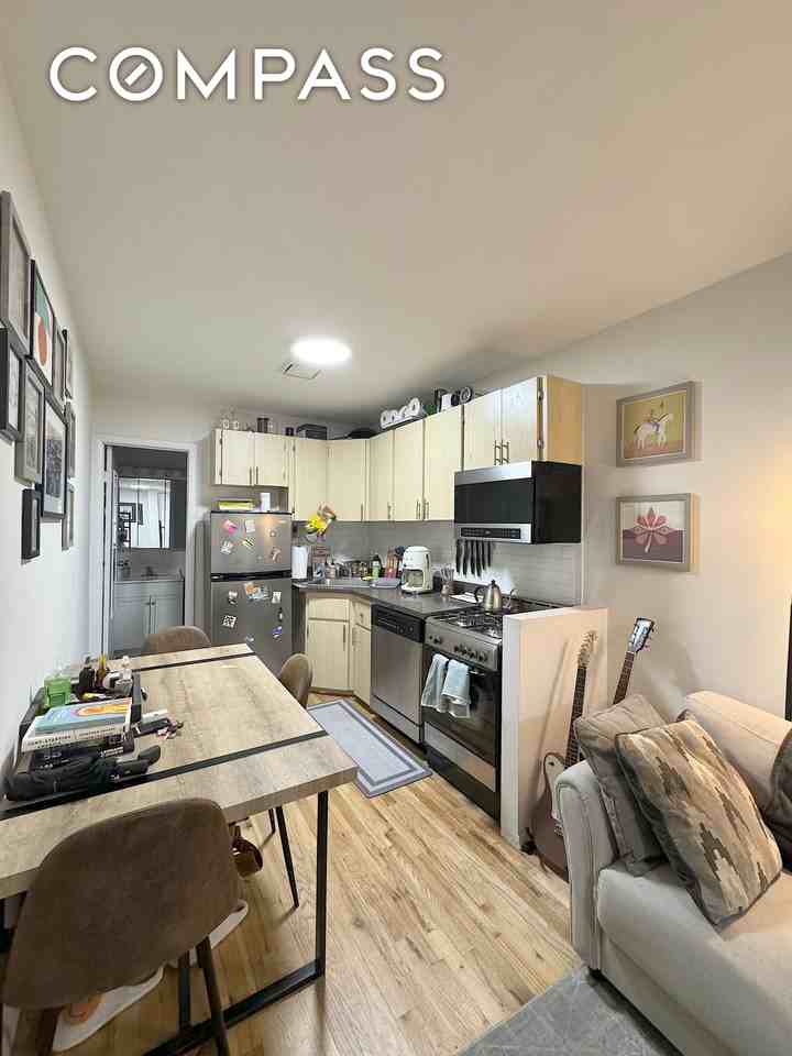 259 W 19th St #2NW - Photo 2 of 8