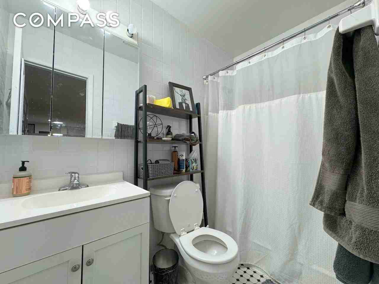 259 W 19th St #2NW - Photo 3 of 8