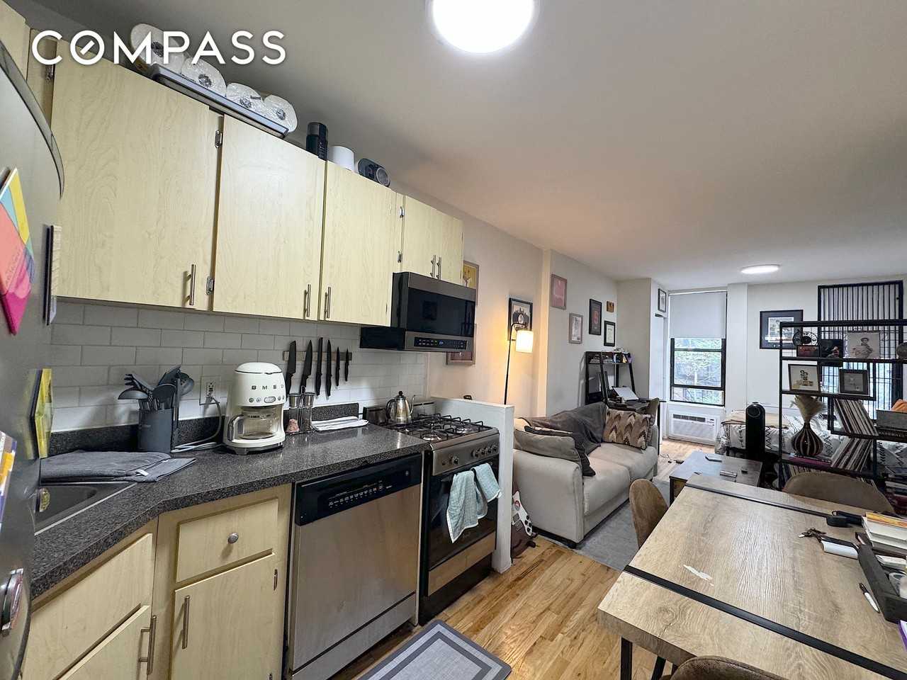 259 W 19th St #2NW - Photo 4 of 8