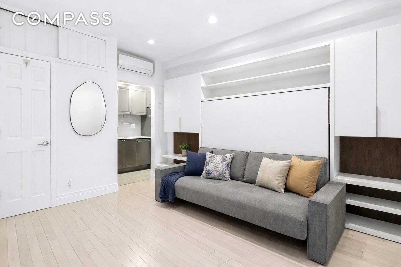 131 E 15th St #3B - Photo 2 of 5