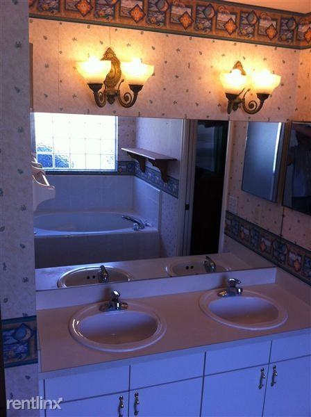 13814 NE 132nd Ave - Photo 3 of 5