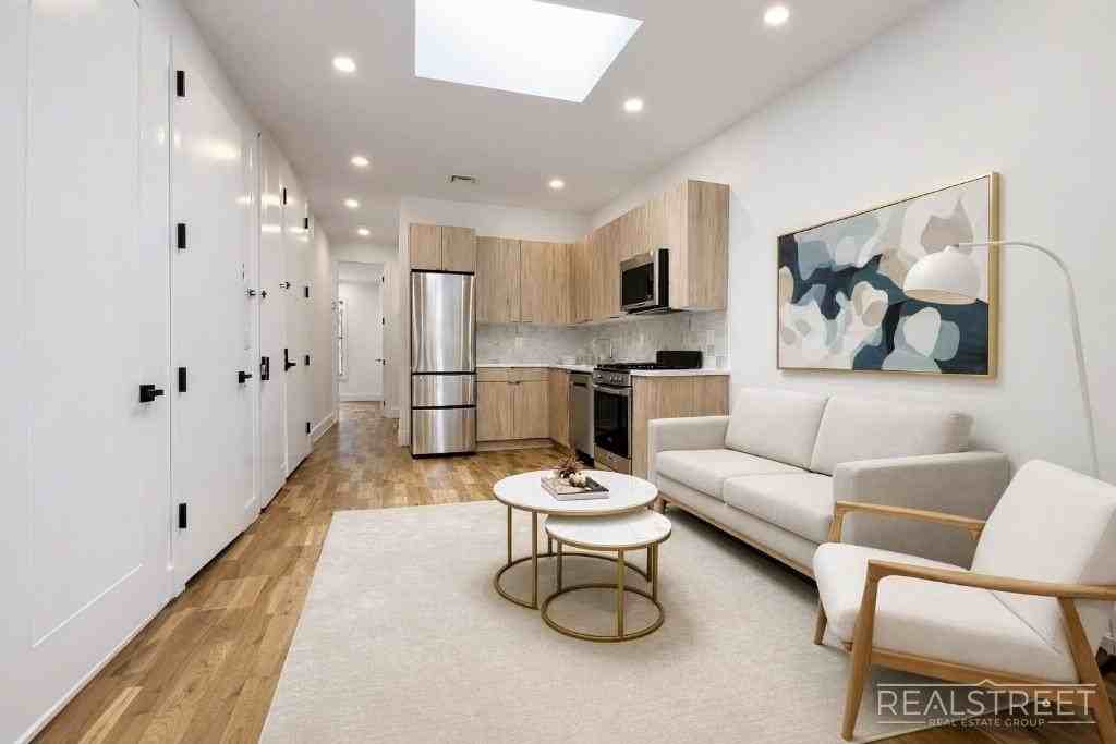 41 Eldert St #3 - Photo 2 of 11