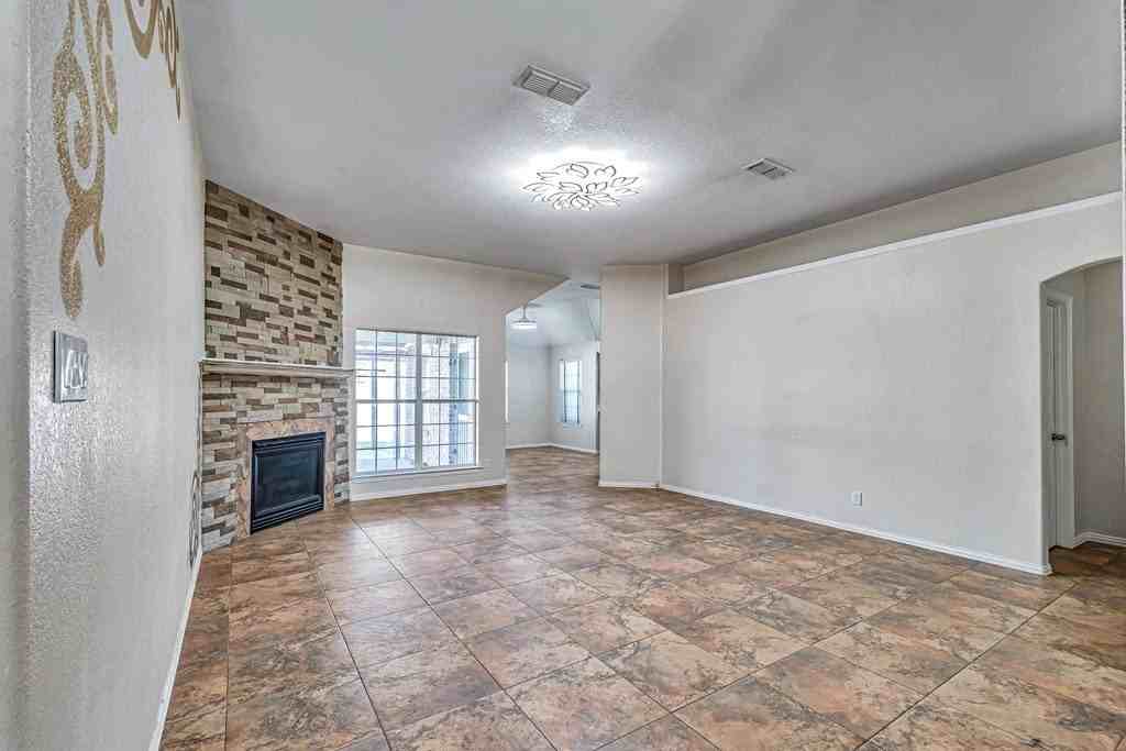 6915 Robbie Rd - Photo 4 of 31