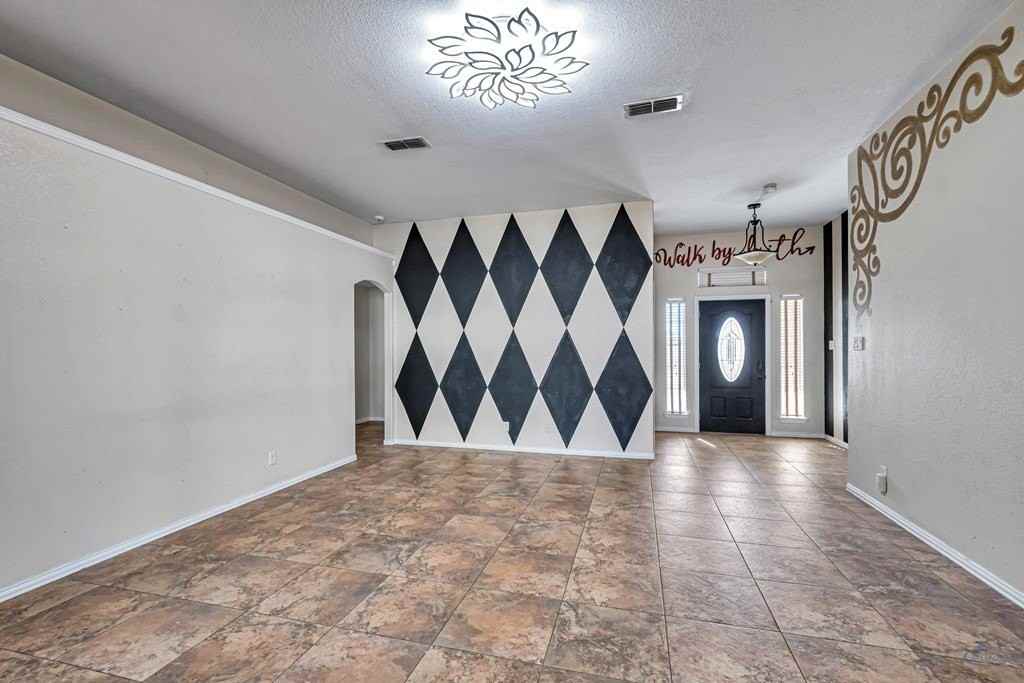 6915 Robbie Rd - Photo 5 of 31