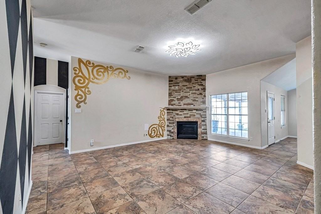 6915 Robbie Rd - Photo 7 of 31