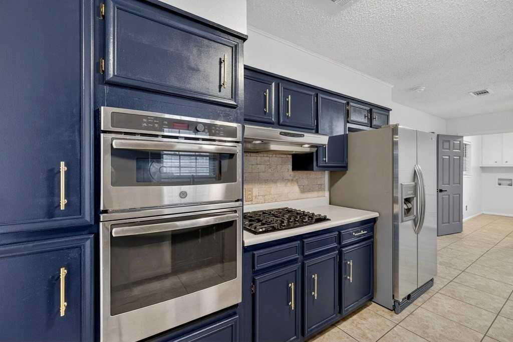 2821 Metz Dr - Photo 7 of 50