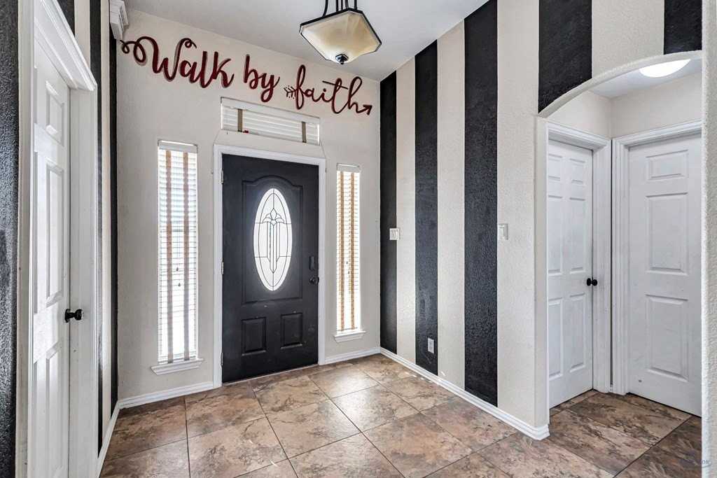 6915 Robbie Rd - Photo 3 of 38