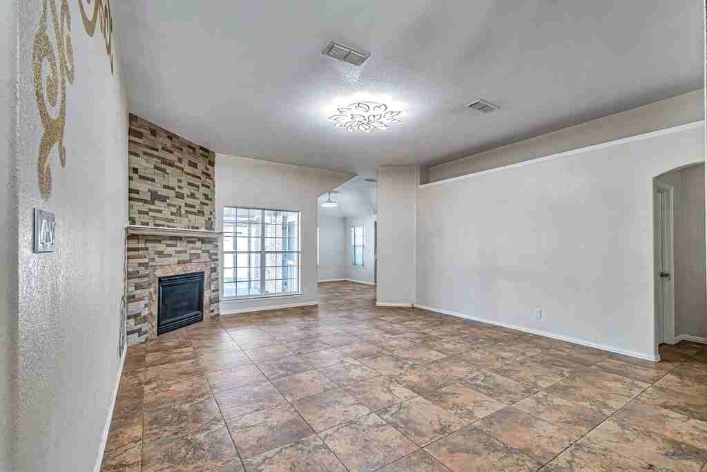 6915 Robbie Rd - Photo 5 of 38