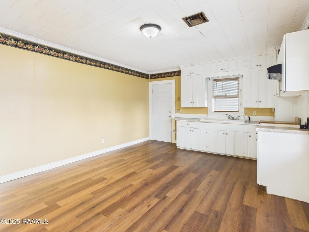 413 Dorothy St - Photo 7 of 19